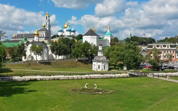 世界遺産「セルギエフ・ポサドのトロイツェ・セルギー大修道院の建造物群（ロシア）」。虐
