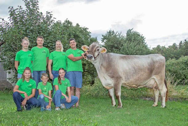 Alpview Glenn Lexa mit 100'000kg Milch (Hugo Studhalter, 20.07.2023, 8. Laktation)