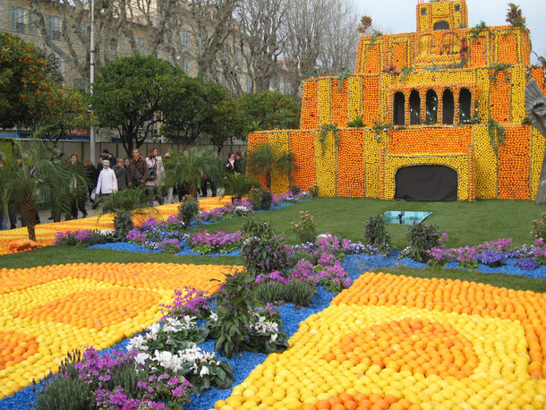 Carnevale di menton (francia) la casa di limoni è aranci.