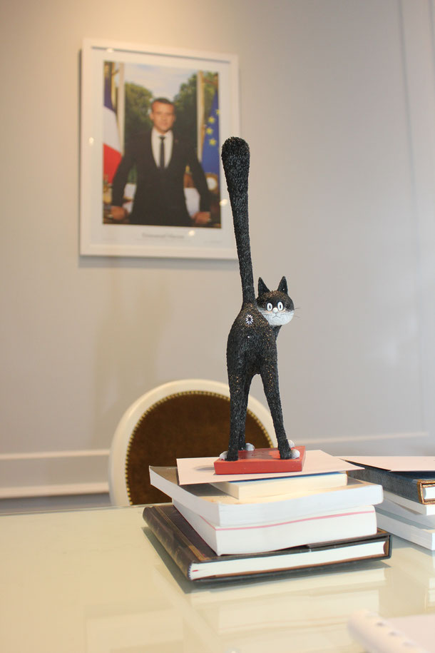 Le trophée du 1er Prix de la Nouvelle Humoristique signé par Jean-Loup Chiflet, Pascal Fioretto, Sandrine Sénès et Céline Santran