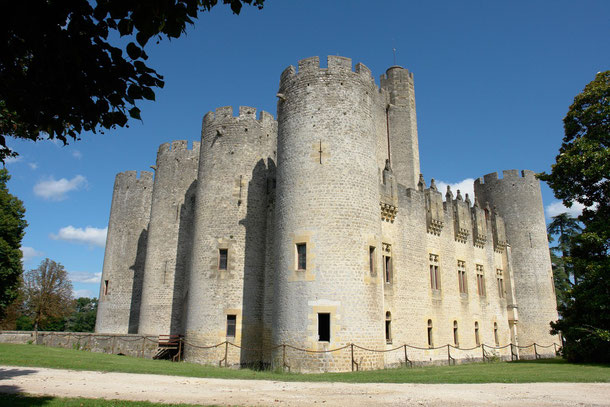 Roquetaillade Castle