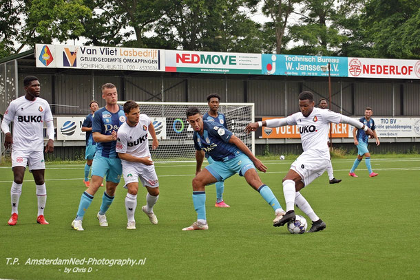 Foto's Chris Dingsdag: Polonaise vroeg dit jaar.....  Telstar wint scrimage om de bal, maar "draw"in leuke pot.....