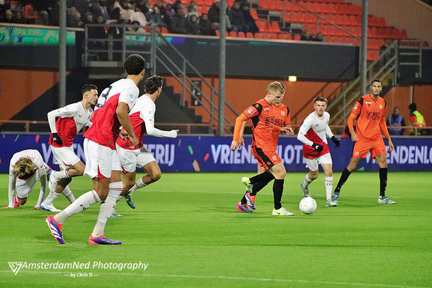 "Marathon man" van FC Volendam, Jamie Jacobs, laat iedereen van Jong FC Utrecht de hielen zien.....