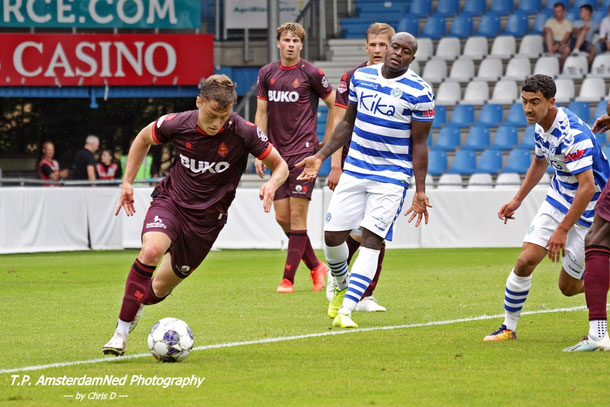 Foto: Chris Dingsdag................................................................  Telstar gooit na 70 minuten schroom van zich af.....