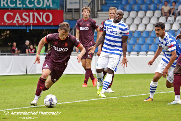 Foto: Chris Dingsdag................................................................  SC Telstar gooit na 70 minuten schroom van zich af.....