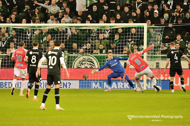 Eén van de twee kansen voor de FC Volendam, helaas zonder resultaat.....