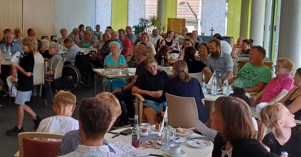 Dorfcafe im Gustav-Fischer-Stift Hildrizhausen am 13.07.2025 mit Unterhaltung durch die HCH-Schüler