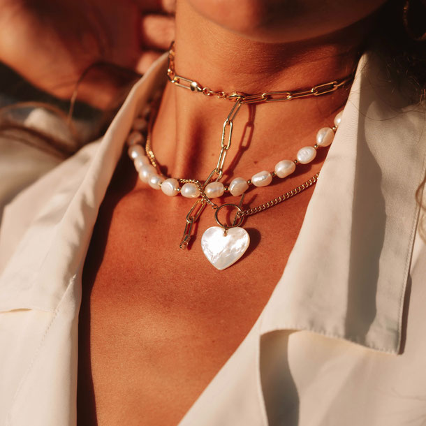 Collier pendentif forme coeur argentés ou dorés cadeau pour femme