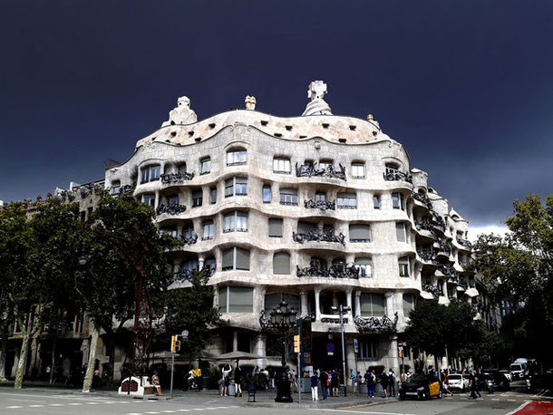 Дом Мила - лучшие места для Инстаграм в Барселоне