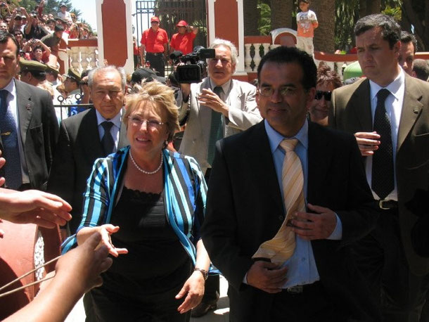 Presidenta Michelle Bachelet junto Alcalde Roberto Cordova Carreño, 27 de enero 2010.