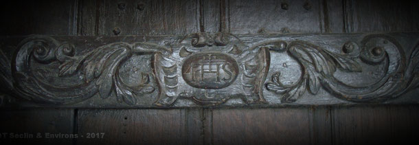 Linteau porte accès salle des malades : IHS (1634) - Hôpital Notre-Dame de Seclin (Crédit : OT Seclin & Environs)