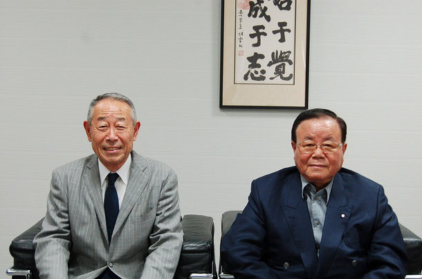 株式会社サタケ 副社長の福森 武氏(右)と、弊会理事長 高橋 啓一(左)