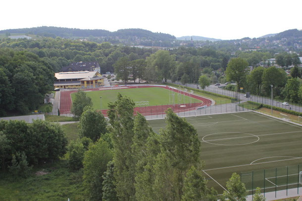 Die gesamte Sportanlage aus luftiger Höhe aufgenommen
