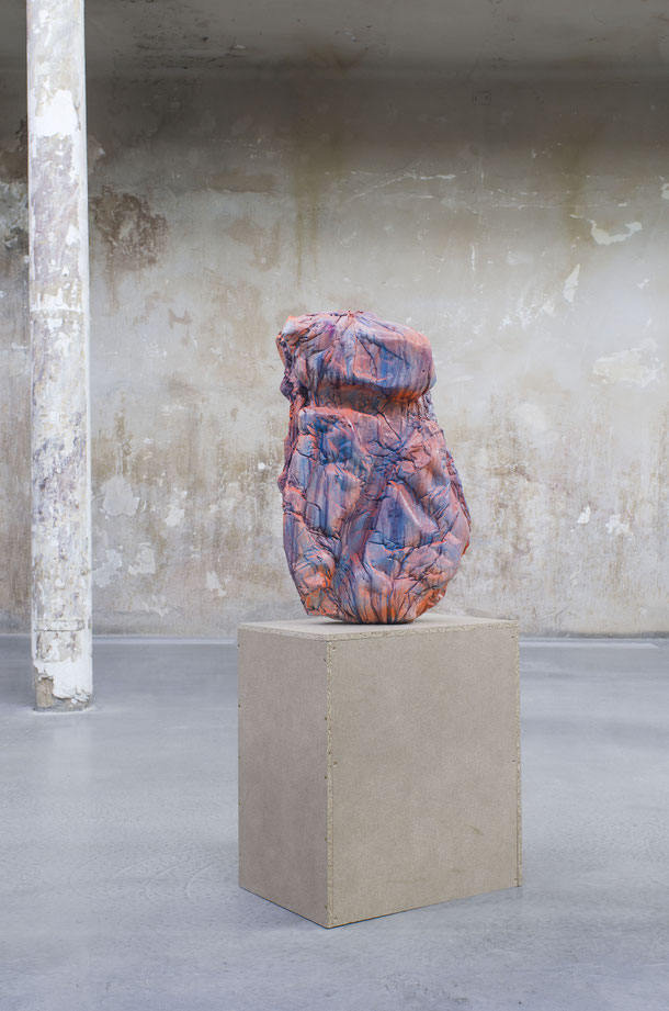 Formaunica #18218, 2018, stained and painted plaster, 85x50x25 cm; installation view at Reaktor, Vienna