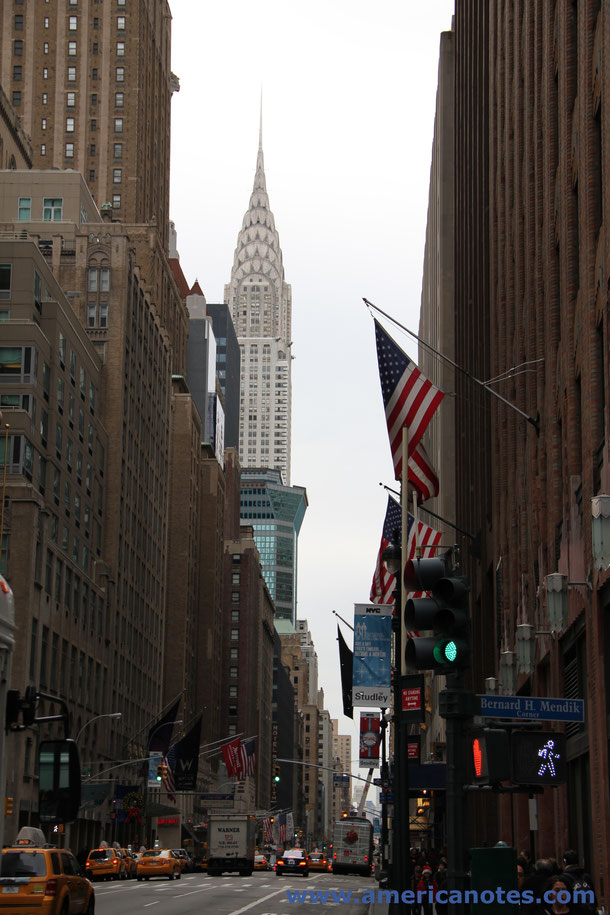 Geschichte der Wolkenkratzer von New York City. Blick zum Chrysler Building, Wolkenkratzer in New York, USA