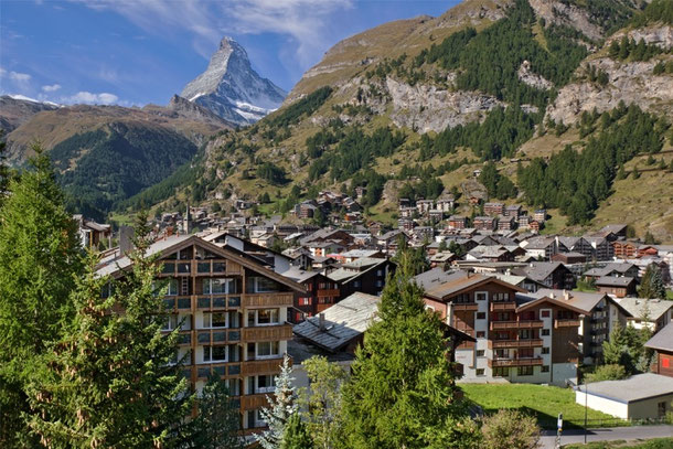 Quelle: Website des Hotel Holiday Zermatt, Galeriebild vom Balkon des Hotels gesehen
