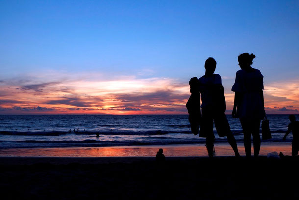 Egal wo man sich befindet - Faszination Sunset -  hier Karon Beach, Phuket Island, Südthailand