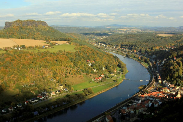 Blick von der Festung Königstein in Richtung Bad Schandau und Großer Winterberg, links der Lilienstein
