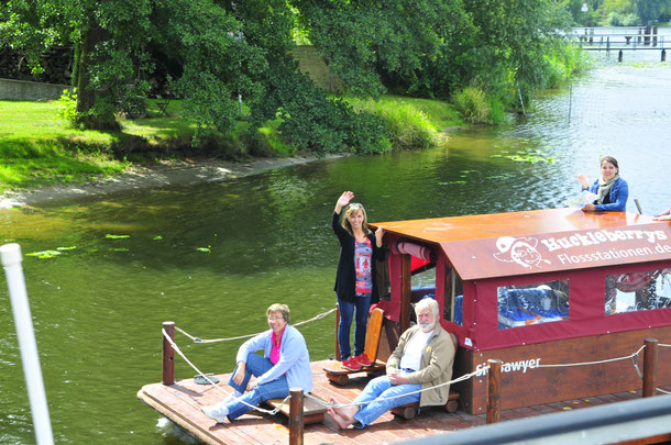 Eine fröhliche und informative Fahrt zur Pfaueninsel mit Pfauen und Schloss