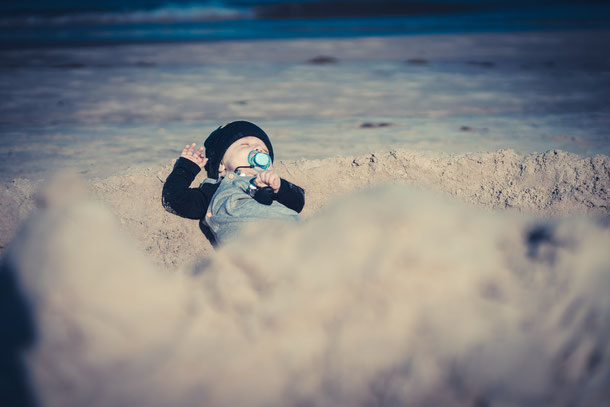 Fotoshooting Fotoshooting am Strand Strandfotoshooting Strandfotos Fotograf St. Peter-Ording Familienshooting Urlaubsbilder Fotoshooting Outdoor Familienfotoshooting Fotoshooting in St. Peter-Ording