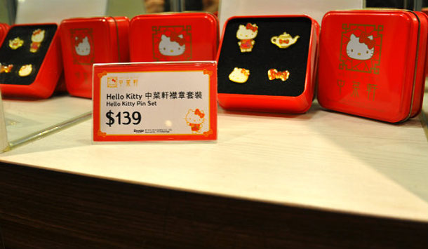 Hello Kitty souvenir shop pin set