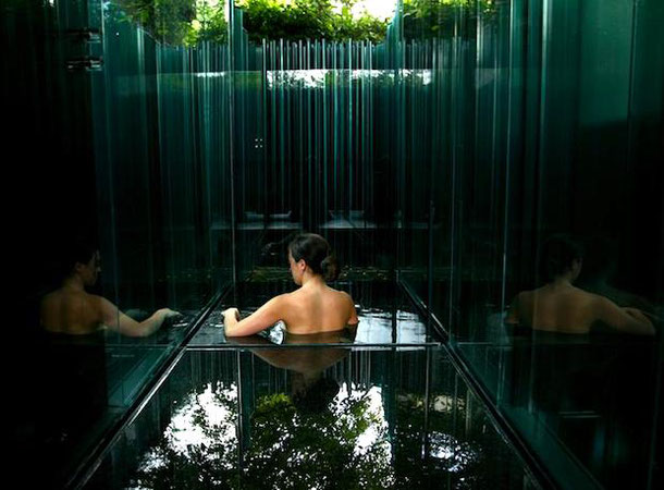 Unusual Hotel near Barcelona: glass pool and glass rooms