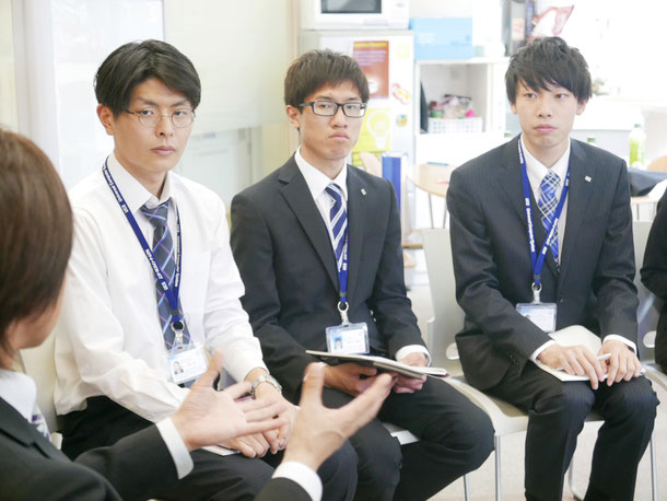 真剣な眼差しで説明を聞いていました。