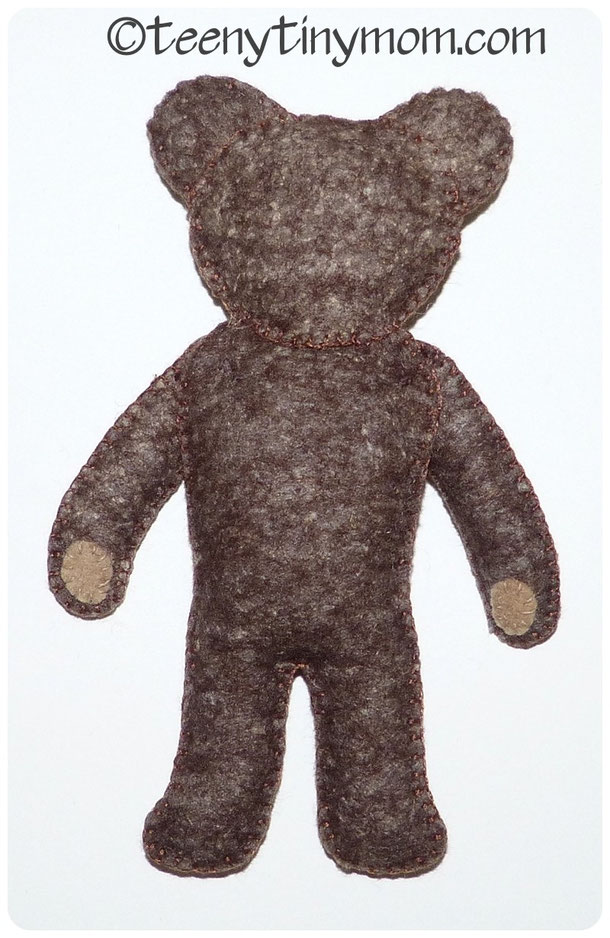 Filz Teddy von hinten