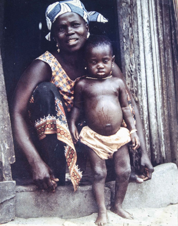 Ivoirienne et son enfant, 1975