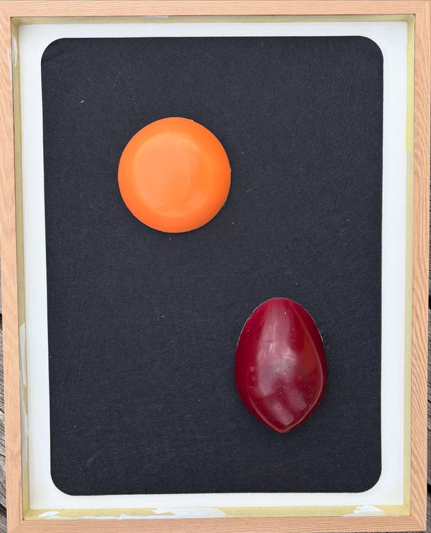 Iuvenis et senex vel panis et vinum, wax on panel,48 x 38 cm, 2025/24