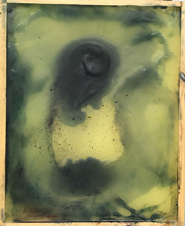 Dark affair, encaustic, 26,5 x 22 cm, 2020, 52