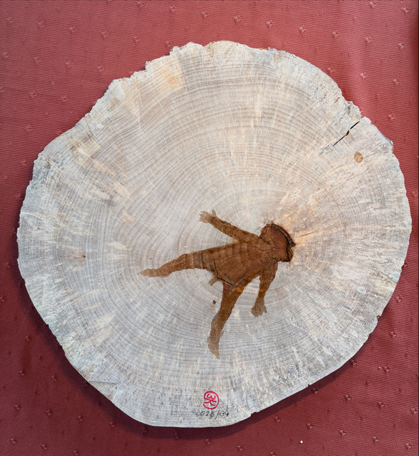 Flying through time and space, shellac on wood disk, 34 cm diameter, 2025/34