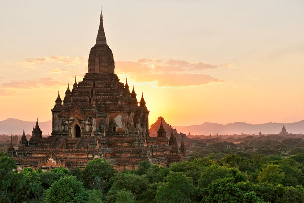 Sonnenuntergang über Bagan.