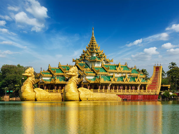 Karaweik Kandawgyi Lake, Yangon