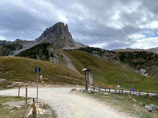 a Col del Preit seguiamo, in salita, le indicazioni per il rifugio Gardetta