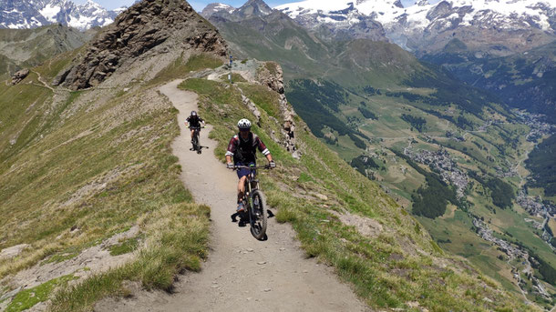 qui si è i padroni del mondo.......cresta con vista bilaterale, val D'Ayas e Valtournenche