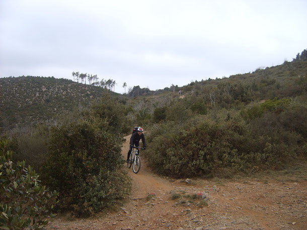 attraversato il campeggio Ferrin - campo base durante la gara H24 - si scende in single track per poi imboccare la discesa Down Hill, meglio conosciuta come "DH donne" 