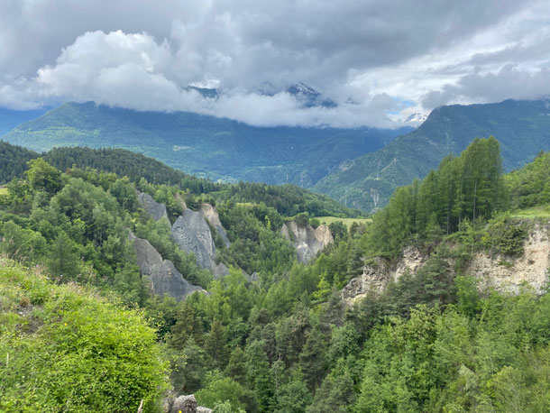  A 5 minuti dall'inizio del giro  si apre questo scenario, fenomeno geomorfologico particolarmente affascinante, quello dei calanchi e delle piramidi di terra