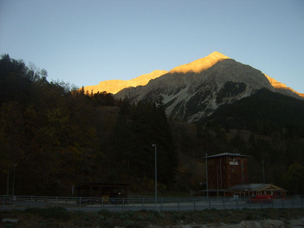 Alle 08.00 siamo già in sella...sua Maestà Chaberton appena sveglio, ci da il buon giorno