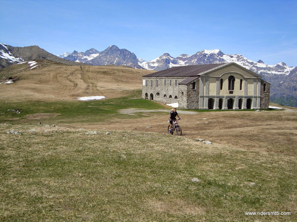 il Santuario del Col Lombardo a cavallo fra la Val Susa e la Val di Lanzo