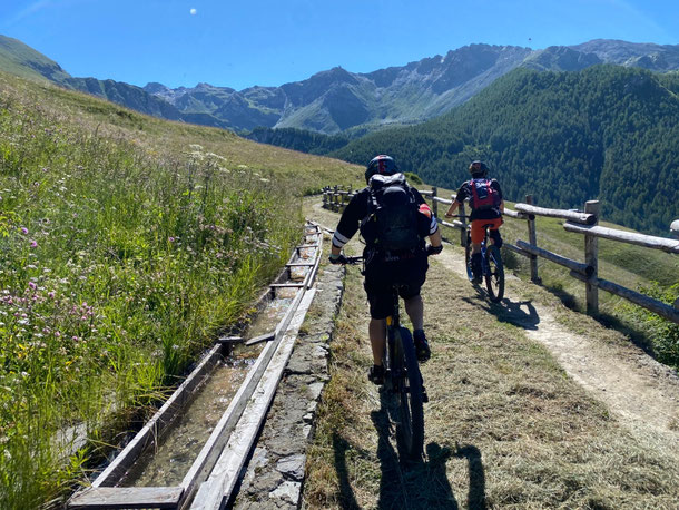 Attraversiamo CHAMOIS,  perla della Valle D’Aosta.