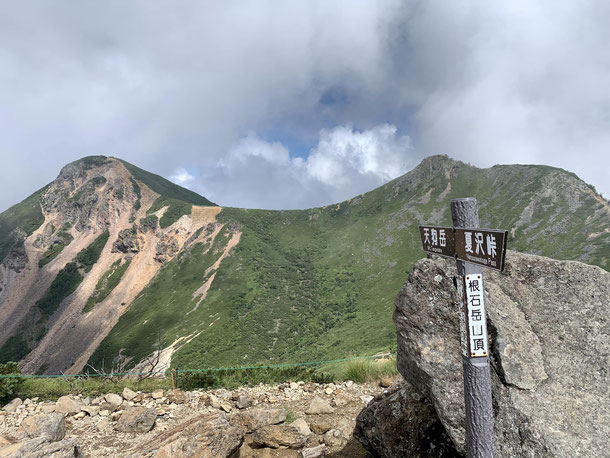八ヶ岳連峰根石岳山頂からの天狗岳