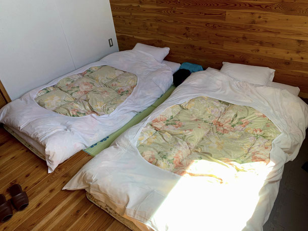 根石岳山荘の個室と「ふかふかの布団」セット