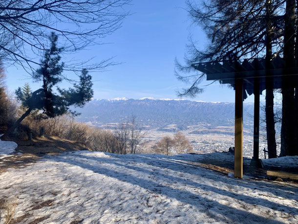残雪の虚空蔵山山頂からの眺め