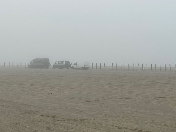 Morgens um Sieben im Dunst am Plage de Piémanson