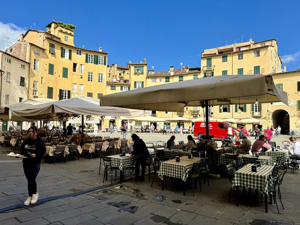 Piazza dell´Anfiteatro in Lucca