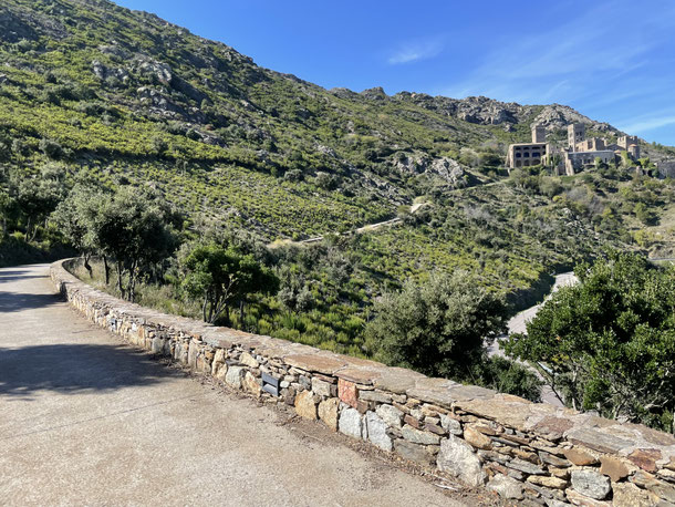 Fußweg vom Parkplatz zum Kloster Sant Pere de Rodes