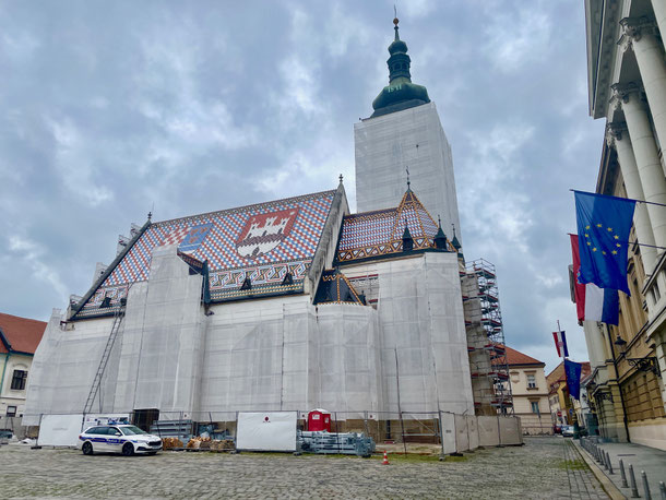 Markuskirche in Zagreb mit markantem Wappen-Dach - jahrelange Baustelle nach starkem Erdbeben