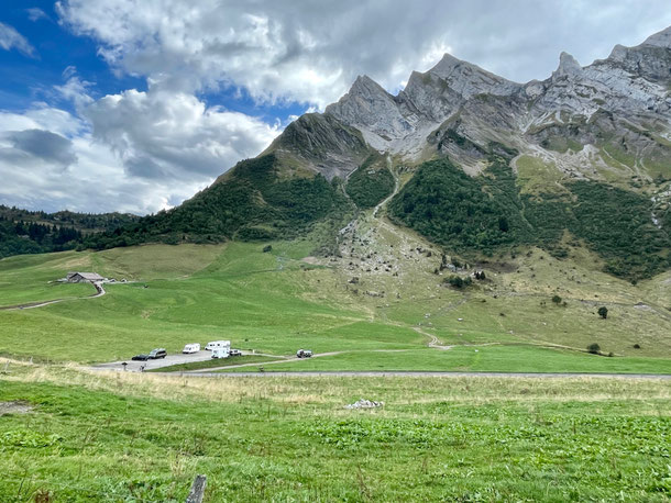 Auf dem Rückweg vom Bezahlen des Stellplatzes und vom Käsekauf 