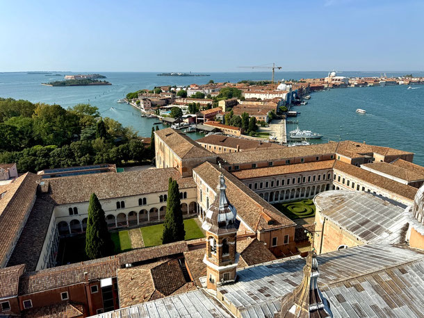 Klosteranlage der Isola San Giorgio und dahinter die nächste Insel, die Isola Giudecca